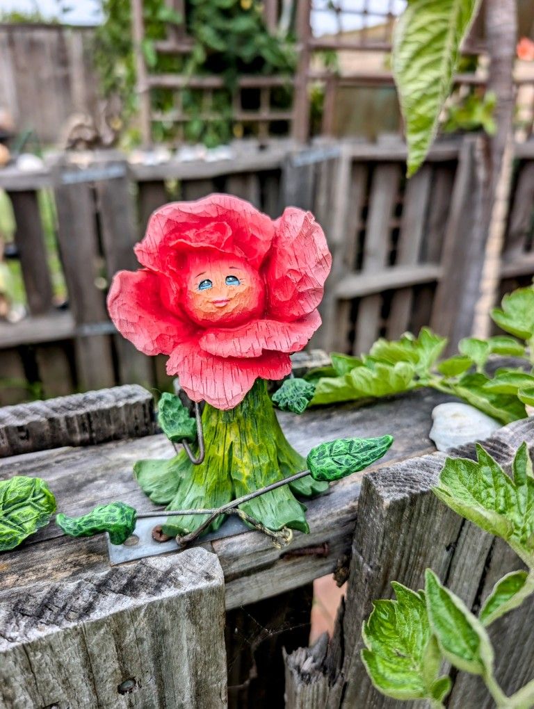 Adorable Vintage 1980s Anthropomorphic Flower Wall Sitters for