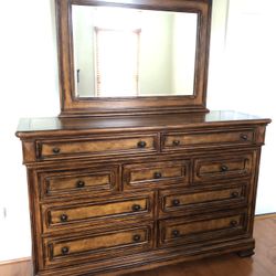 9 Drawer Walnut Wood Antique Dresser (Excellent Condition) 