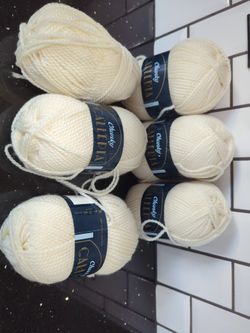 Chunky Galleria Yarn 6 Rolls 100% Acrylic Made In Canada White (Aran 03)