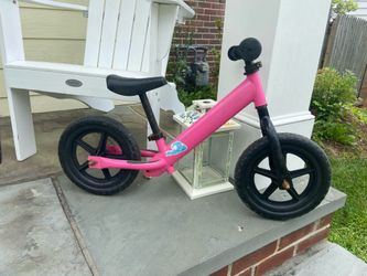 🔥 HOT DEAL! 🔥 Pink Strider 12" Balance Bike – Ready to Roll! 🚲✨