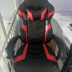 Gaming Chair – Excellent Condition (RESPAWN)