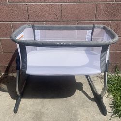 Bassinet / bedside sleeper