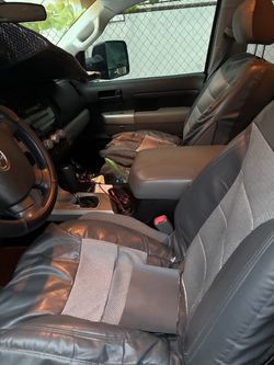 Toyota tundra v8 motor 5.7  2007