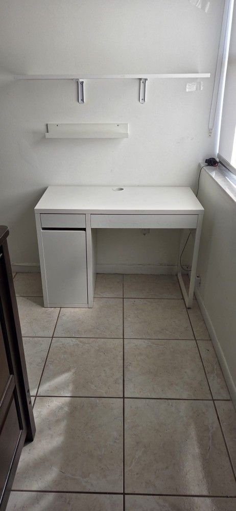 DESK 41 X 19 Inch White Like New