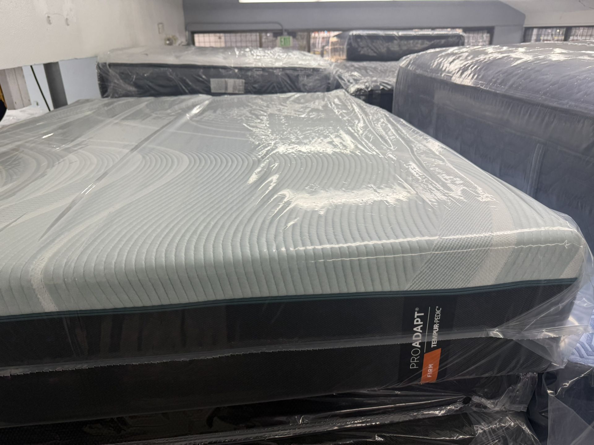 QUEEN SIZE TEMPURPEDIC PROADAPT (FIRM) MATTRESS & BOX SPRING BED SET