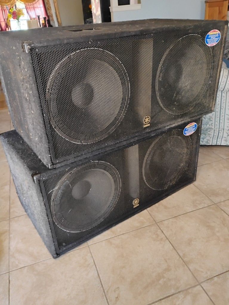 Yamaha SW218V 2400W Dual 18 inch Passive Subwoofer