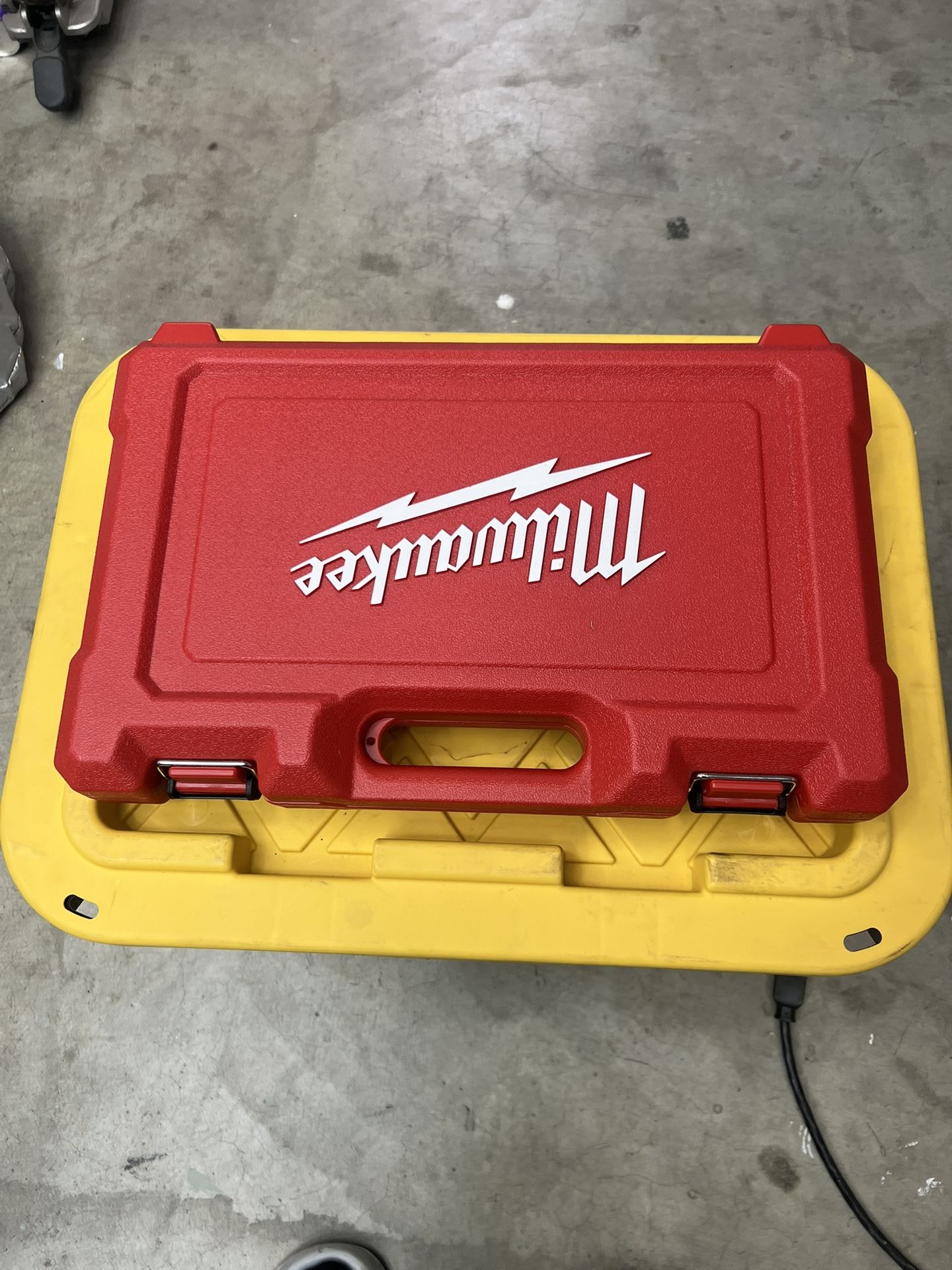 Milwaukee SHOCKWAVE 3/8 in.  Socket Set BOX ONLY