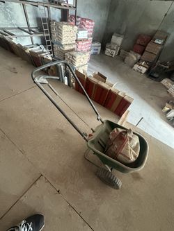 Garden Seed Spreader $10