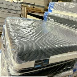 Beautyrest Black Queen Mattress (Closeout Deal)