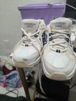 SNEAKER NEW BALANCE , SIZE7.5  IN GOOD CONDITION