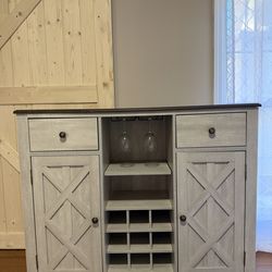 Wine cabinet