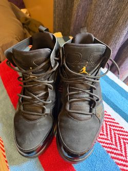 Tennys Jordan size 11.    90%. Nuevos x $130.   O mejor oferta