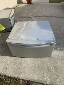 Washers & Dryers Laundry Pedestal