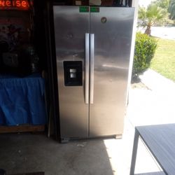 Whirlpool Stainless Steel Side By Side Refrigerator 