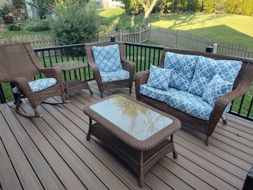 6 PIECE WICKER PATIO SET