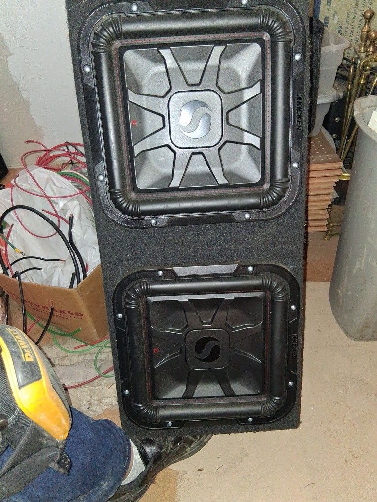 Kicker Solobaric Dual 12 Inch Woofers Ìn Box