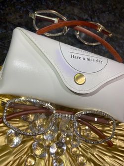 Millionaire Celebrity Glasses “Look Like Money” One (1) Unisex wooden frame with sparkling lab, diamond ice trim. Comes with a white protective case f
