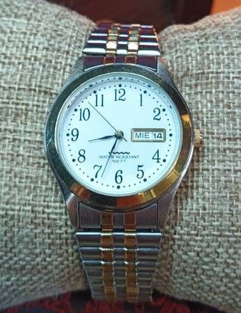 Vintage Men's Watch w Day in Spanish or English, Flex Band

