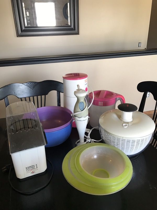 Assorted kitchen items