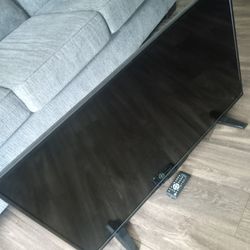 40" Flat Screen Tv W/ Remote 
