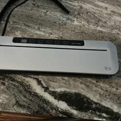 Vacuum Sealer - Bags Included 