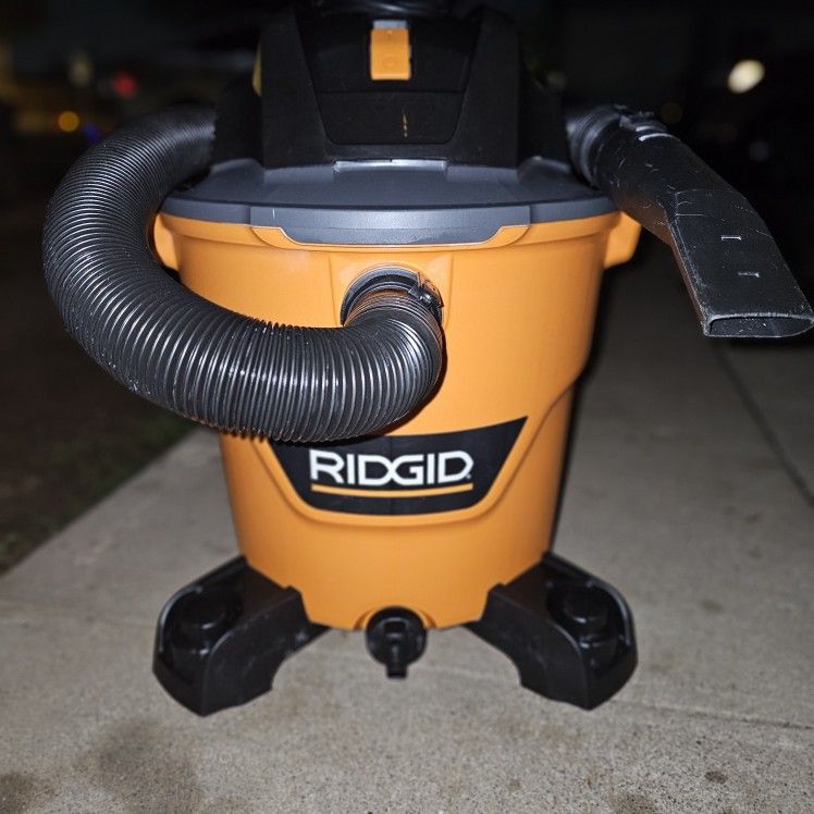 RIDGID 12 Gallon Shop Vac