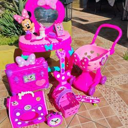 Minnie Mouse Set.. Included Everything 