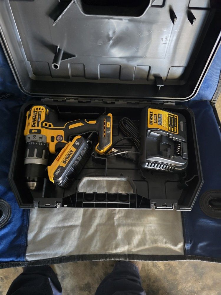 Dewalt Hammer Drill With Battery And Charger