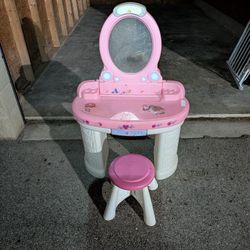 Step2 fantasy vanity for girls desk makeup chair mirror