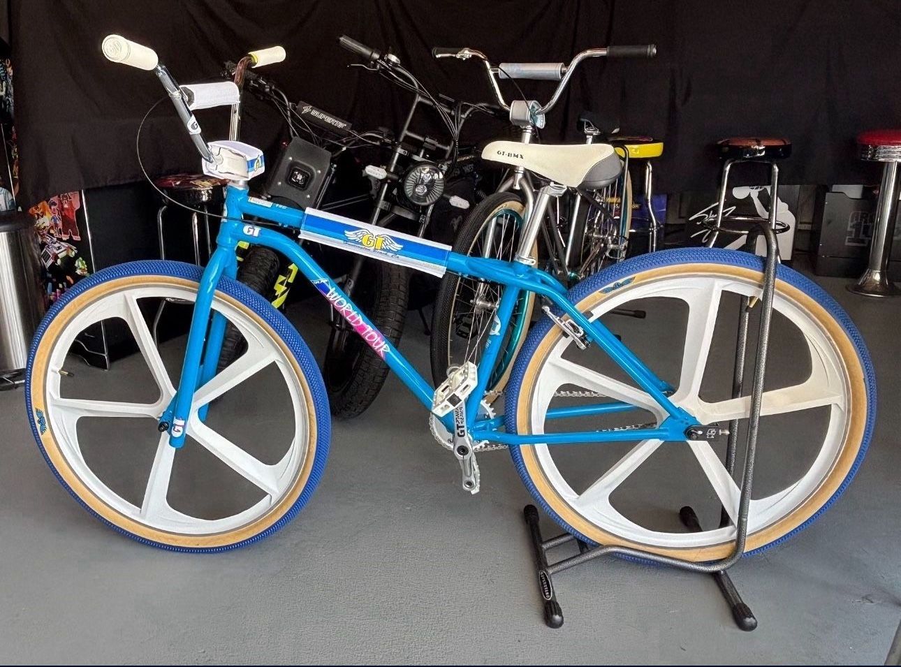 GT World Tour 29 Pro Performer