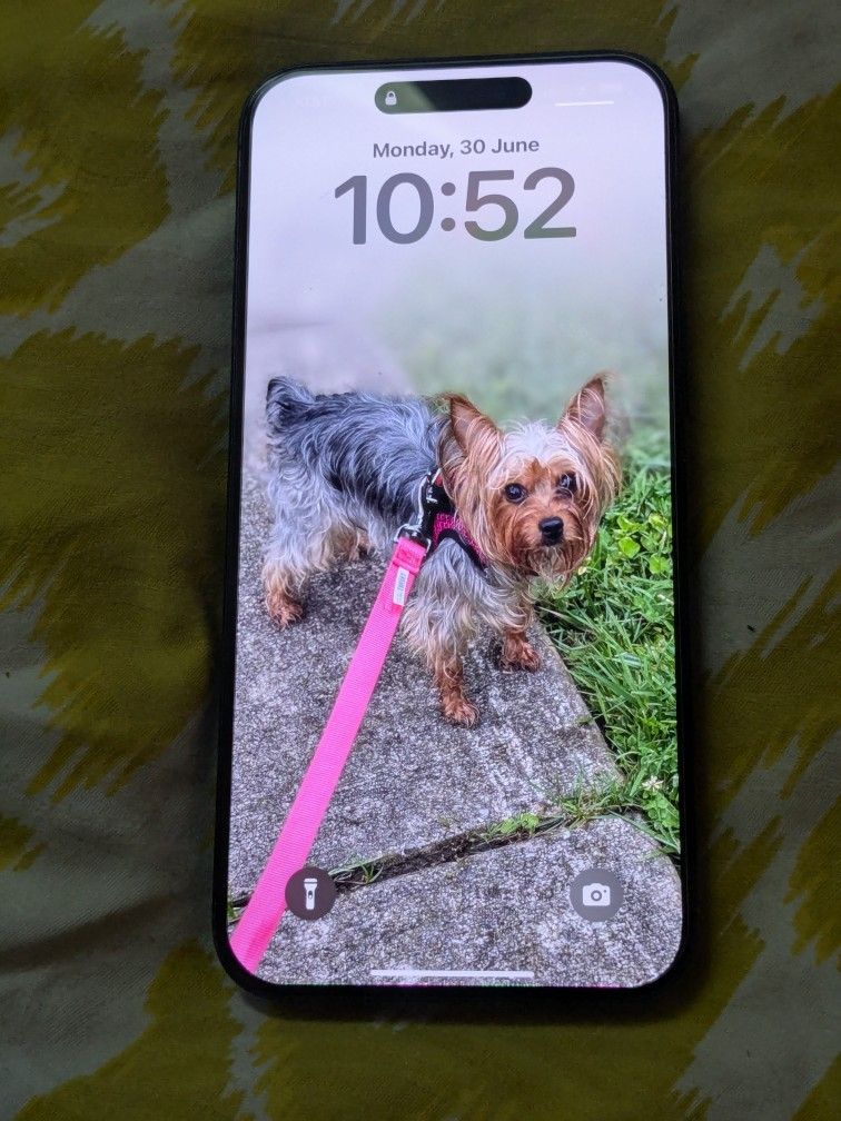 At&T iPhone 15 Pro Max Has iCloud But Still Work
