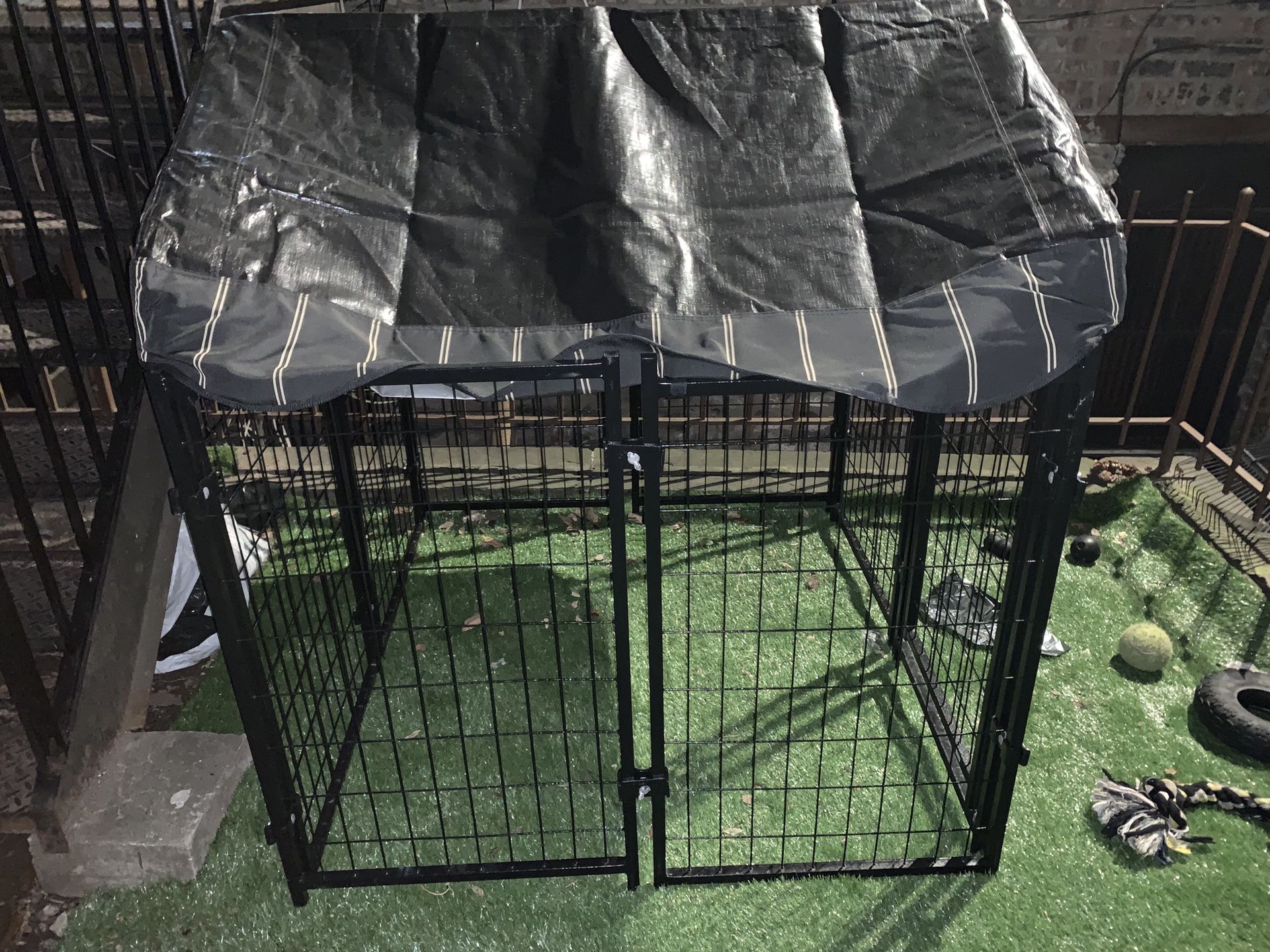 Lucky Dog Pet Kennel