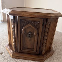 End Table/ Nightstand 