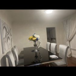 Dining Room Table And Chairs 