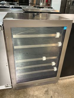 Zephyr PRW24C02CG Undercounter Wine Fridge (Open-Box / Scratch & Dent)