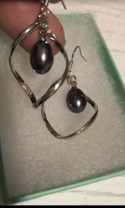 Fresh water pearls earrings