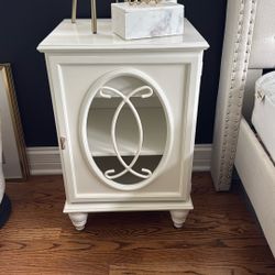 Nightstand 