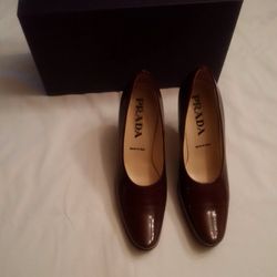 Prada pumps / cognac