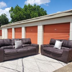 *FREE DELIVERY* ROOMS TO GO GRAY SOFA/LOVESEAT SET* Hablo Español!