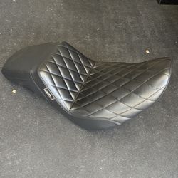 Le Pera M8 Softail Seat
