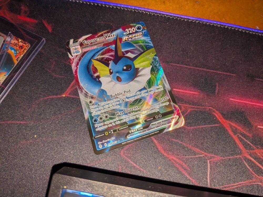 Vaporeon VMAX Evolving Skies 030/203 Pokemon