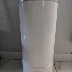 Munchkin Diaper Pail