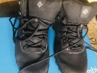 New men’s size 10 leather boots by Columbia pd 90.00