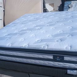 Serta king pillowtop mattress and box spring 🚚🚚 Free delivery