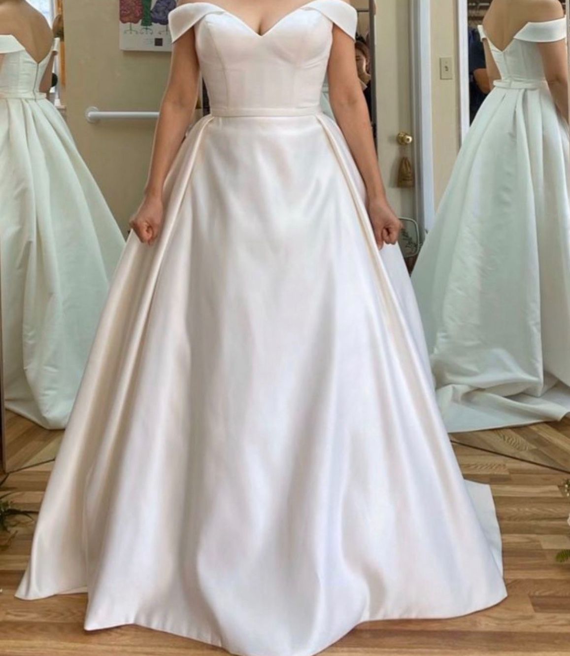 Elegant Off-Shoulder Ivory Satin Wedding Dress (US 10, fits US 6) – Like New!