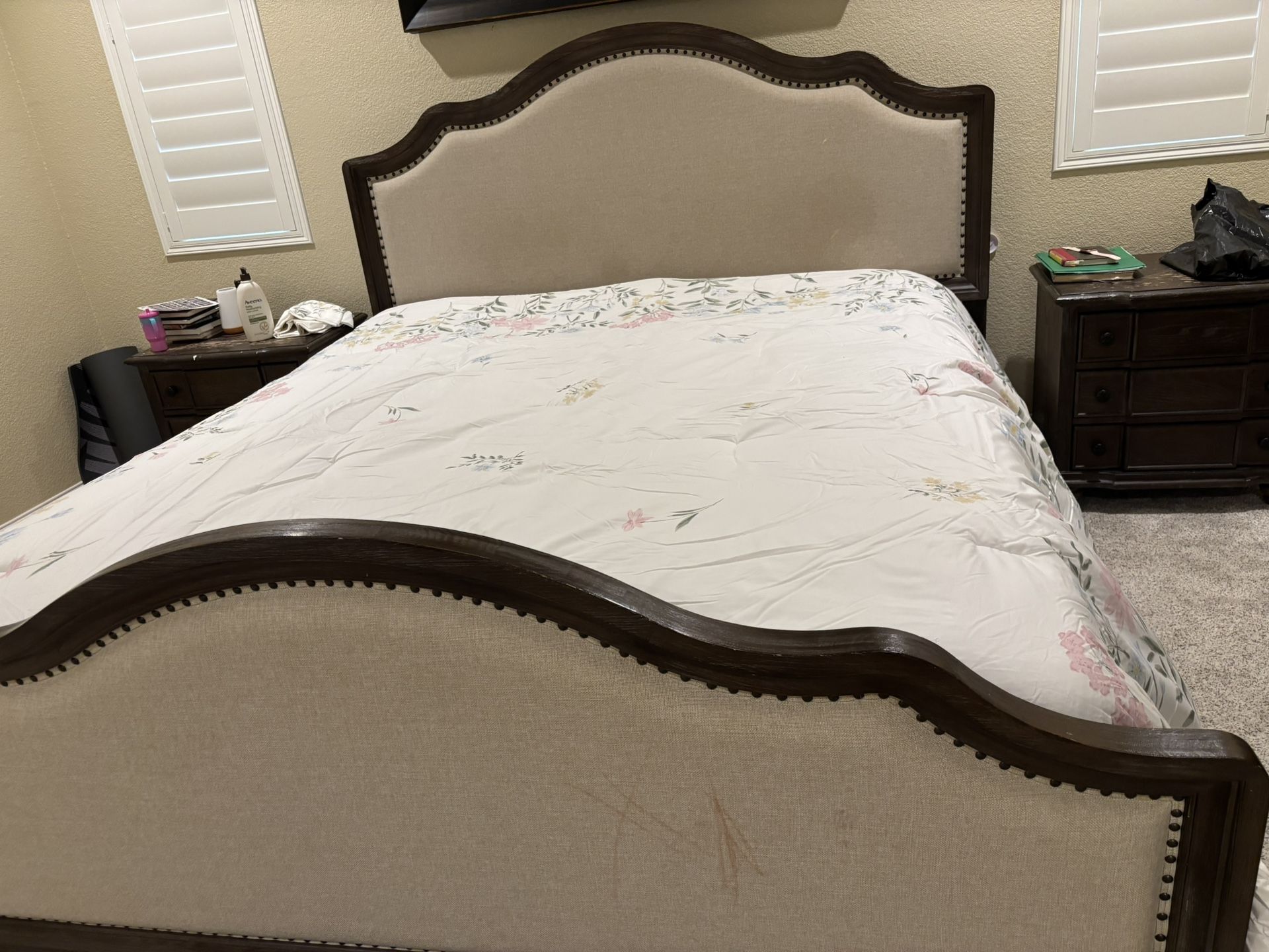 Bedroom Set With  2 Night Stand And Dresser With Mirror 
