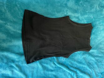 Sleeveless black top HNM top stretchy top can be used if large, even though if it’s in medium size, very comfortable and stretchy top Sleeveless black