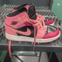 Nike Air Jordan 1 Mid GS Pink Black Size 6Y