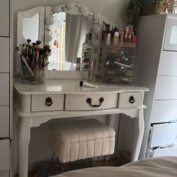 Make Up Vanity 
