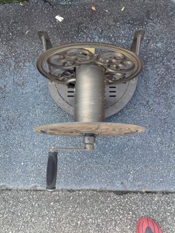 Decorative garden navigator rotating garden hose reel